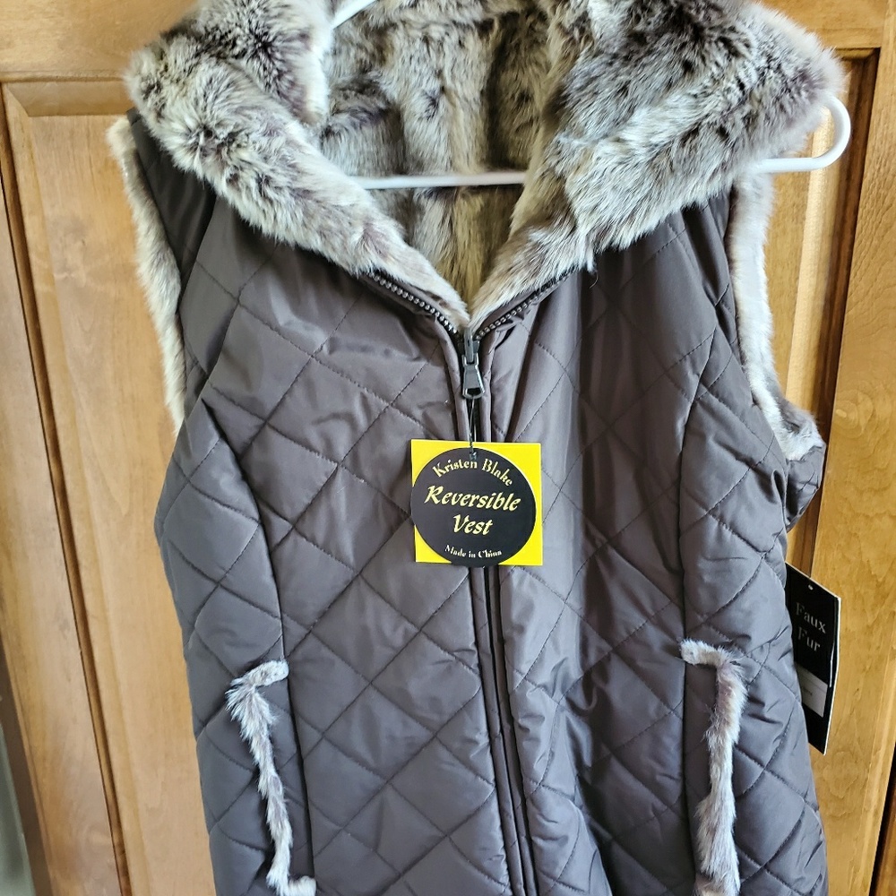 Kristen Blake Faux fur small vest